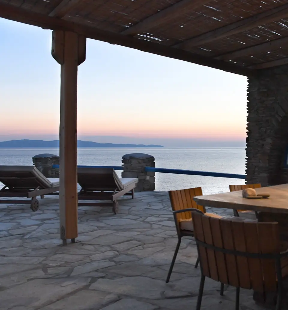 Coucher de soleil sur la mer Égée depuis la Villa Akrivi