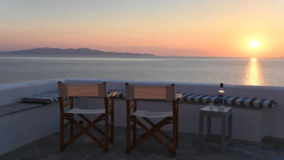 Coucher de soleil sur la mer Égée depuis la Villa Akrivi